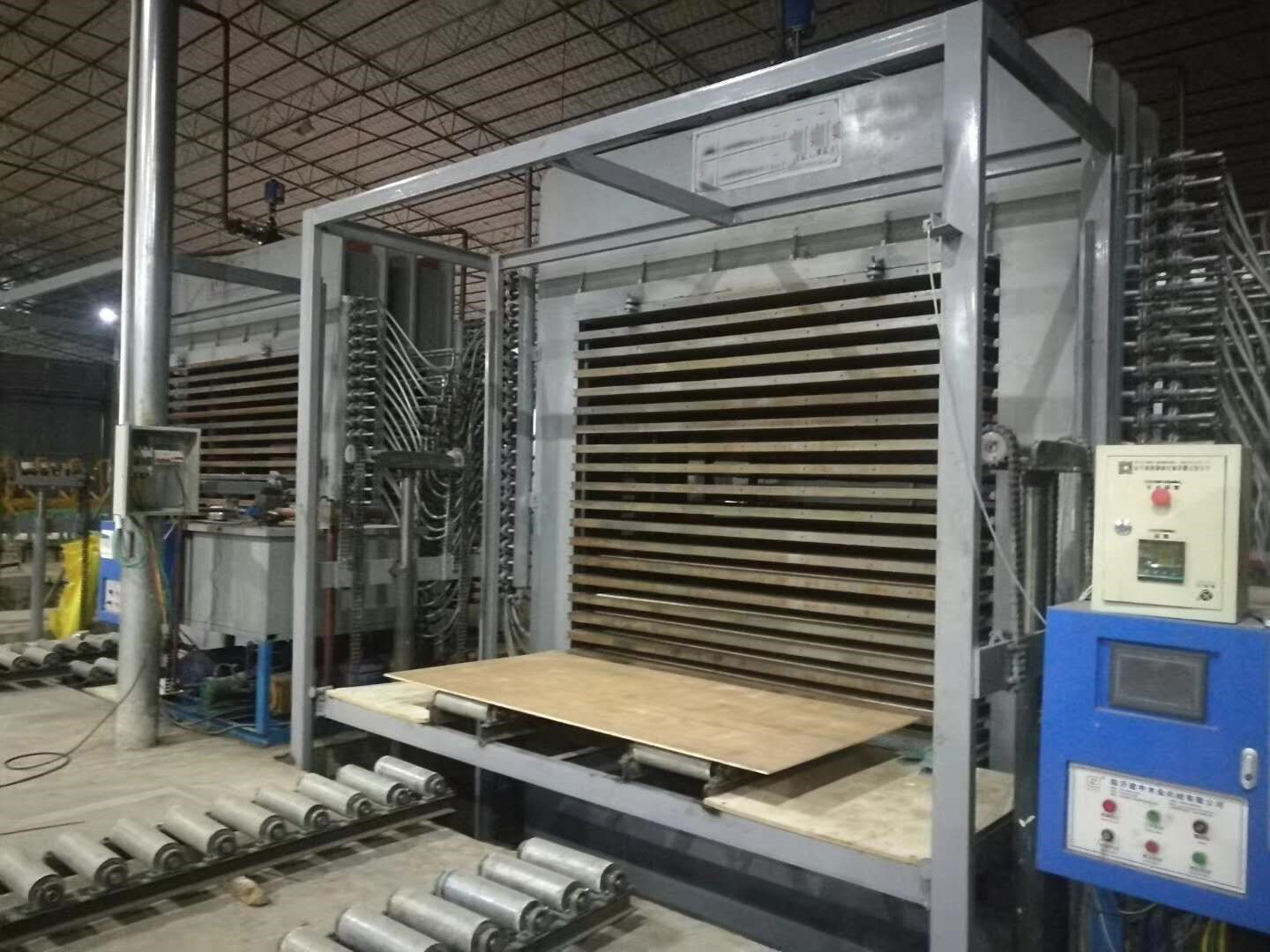 Increase Plywood Production Efficiency with Semi-Automatic Hot Press Machine
