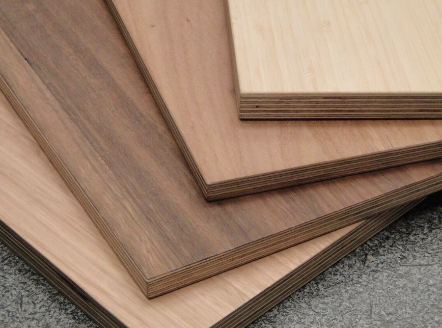 Plywood veneer peeling machine