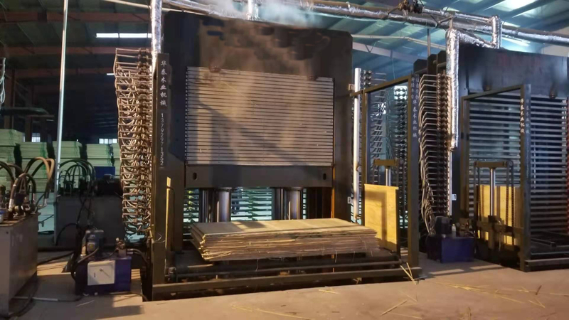Mașină automată de presare la cald pentru placaj pentru lemn